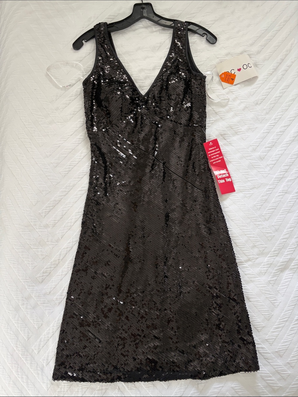 Sleeveless Black Sequin V-Neck Dress with Buit-in Bra